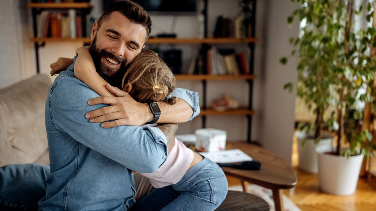 https://www.chicco.ch/dw/image/v2/BJJJ_PRD/on/demandware.static/-/Sites-Chicco-Switzerland-Library/default/dwabafd5d9/site/13-Consigli/Articoli/Parenting/Aiutare i bambini a riconoscere le proprie emozioni/EDUCARE_EMOZIONI_1440X810.jpg